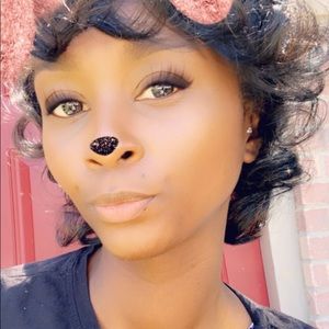 Meet your Posher, Dominique